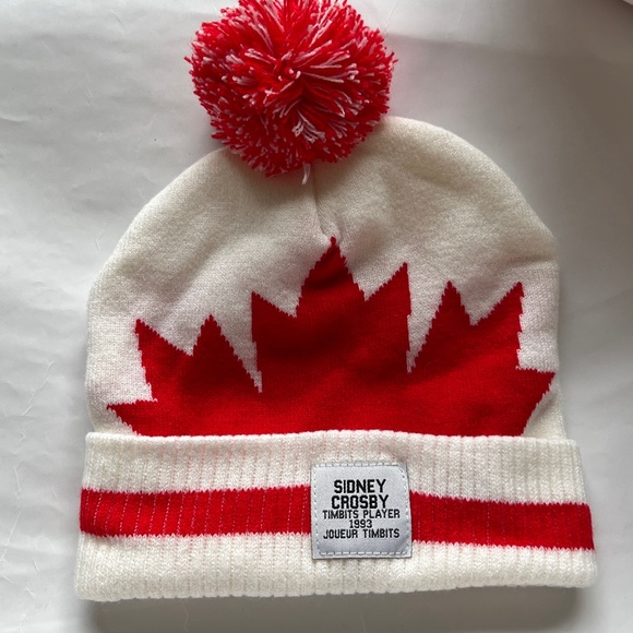 Tim Hortons Toque Sidney Crosby Pompom Beanie Red & White Winter Hat Maple Leaf - Picture 2 of 9